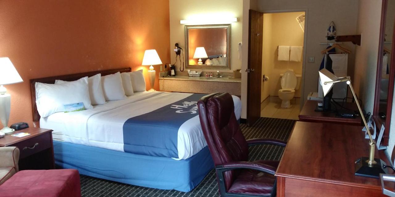 Days Inn By Wyndham מורהד מראה חיצוני תמונה